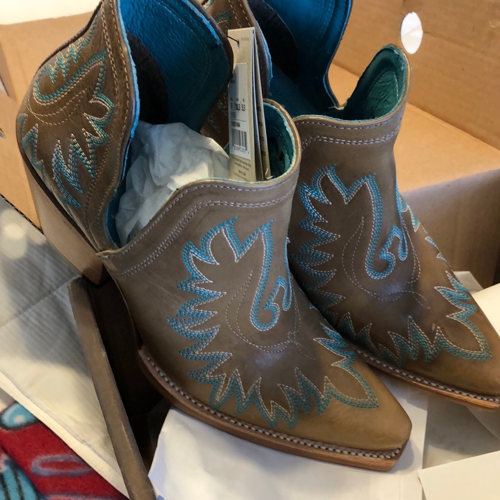 Ariat dixon booties
